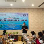 BRI menggandeng Kementerian Perdagangan untuk melatih 30 pelaku UMKM di wilayah kota Bandung, Jawa Barat, agar produknya bisa tembus ekspor, sekaligus persiapan menuju event BRI UMKM EXPO(RT) BRILIANPRENEUR 2023.